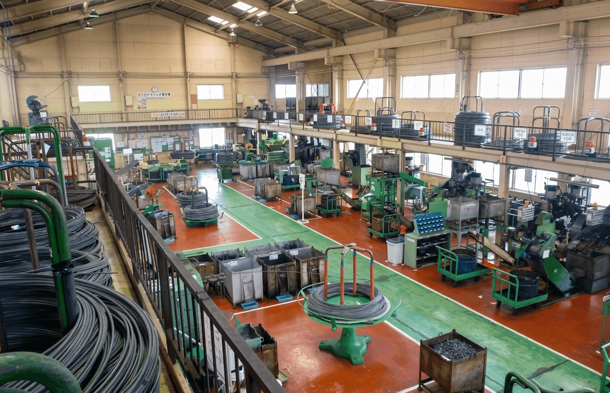 ファスナー加工工場内